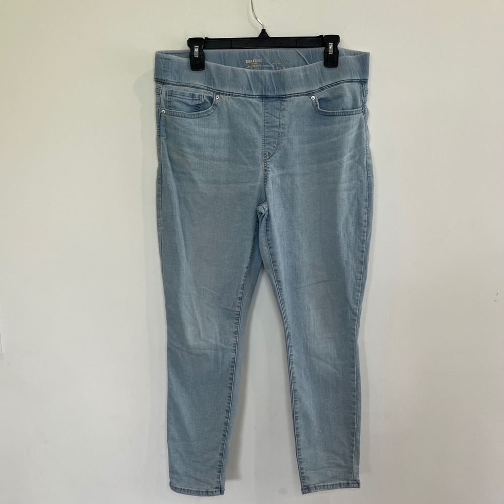 Signature by Levi Strauss Totally Shaping Pull On Skinny Jeans Light Wash 14L